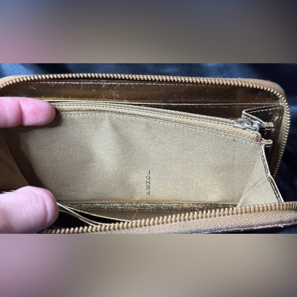 Fendi metallic gold wallet - Picture 12 of 17